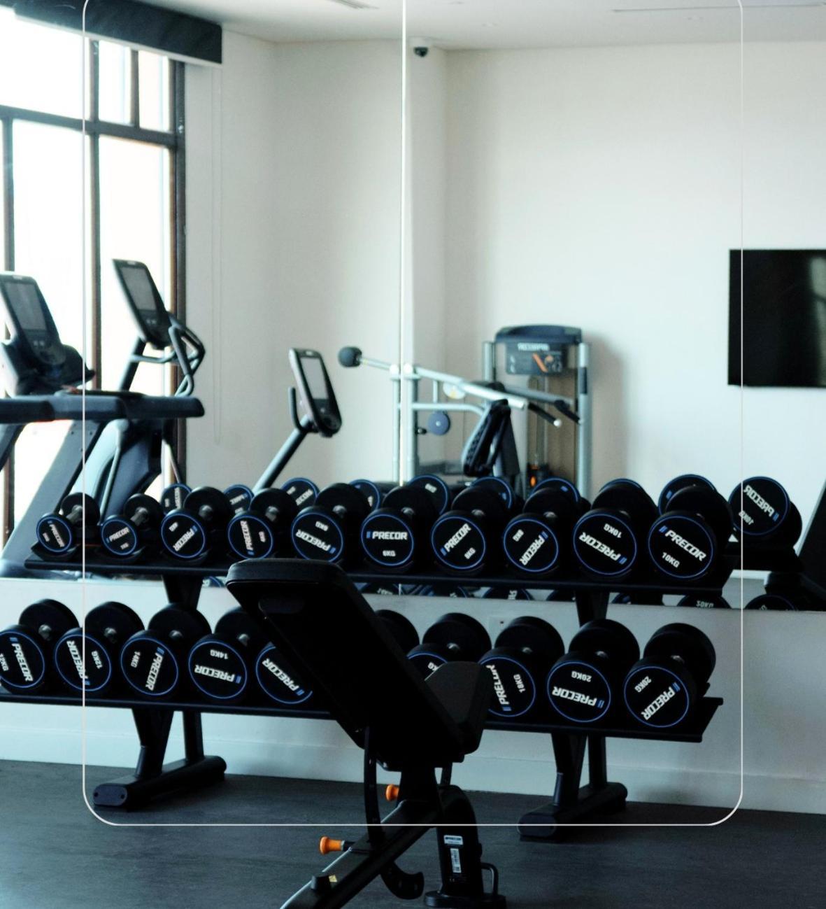 Mina Hotel And Residences By The Torch 도하 외부 사진 A set of dumbbells