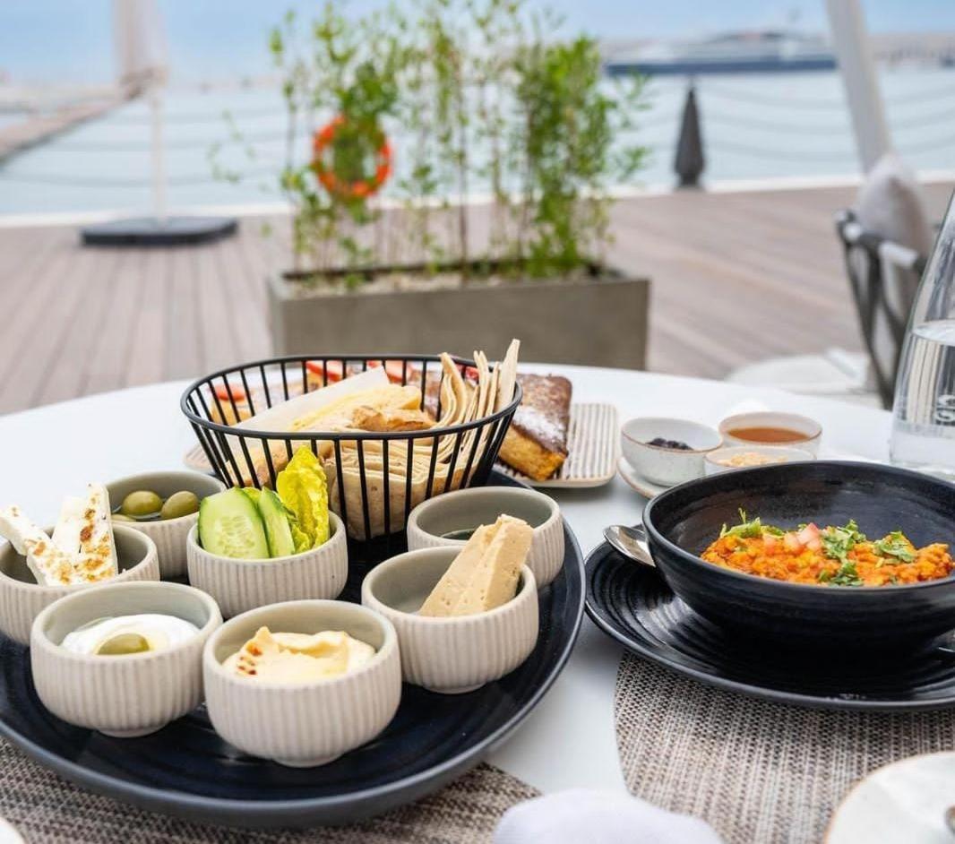Mina Hotel And Residences By The Torch 도하 외부 사진 Meze