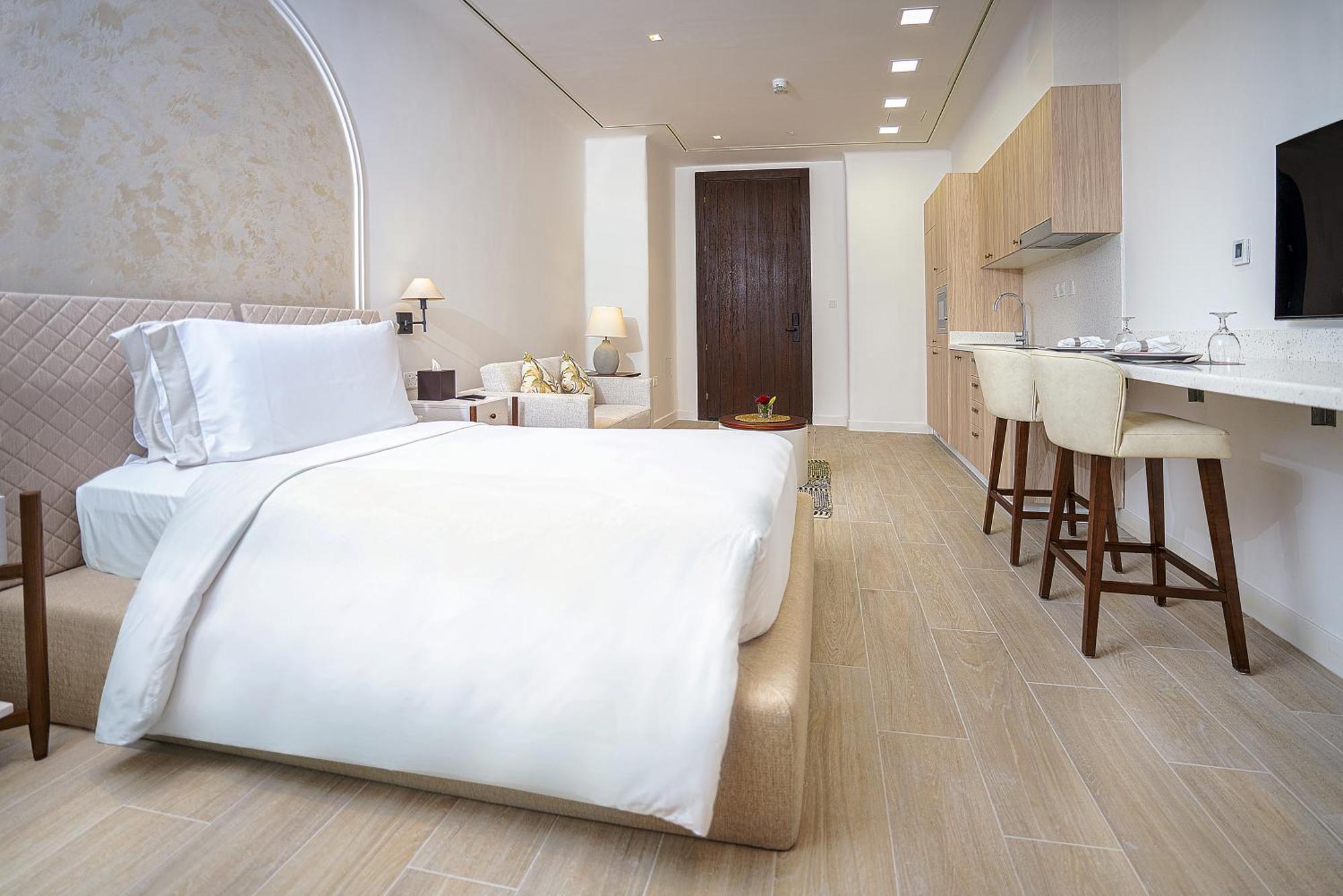 Mina Hotel And Residences By The Torch 도하 외부 사진 A bedroom at the hotel